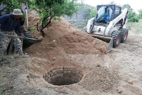 انسداد یک حلقه چاه غیرمجاز در منطقه شهمیرزاد مهدیشهر در راستای طرح احیاء و تعادل‌بخشی